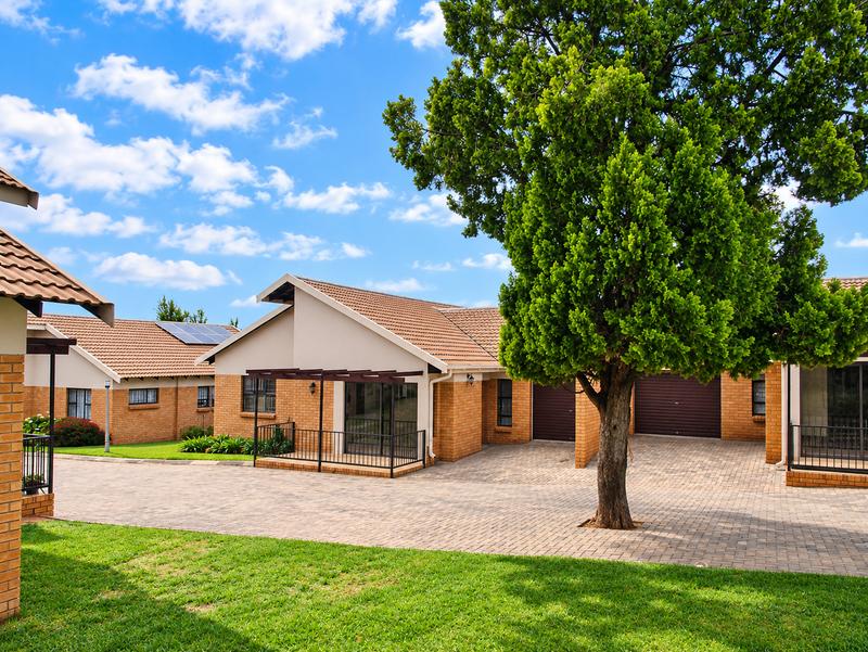 2 Bedroom Property for Sale in Langenhovenpark Free State